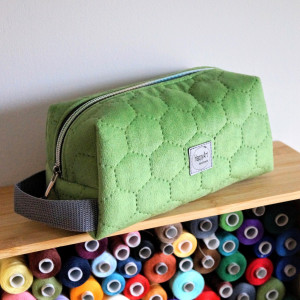 zielono-szara pikowana kosmetyczka M