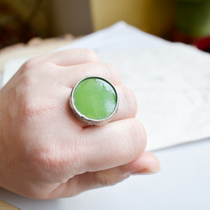 Zielony dysk - duży pierścionek ze szkłem
