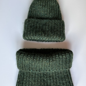 Zimowy Duet: Komplet Czapka + Komin z Wełny Peruwiańskiej. Zielony
