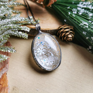 Zimowy naszyjnik ze śnieżynkami