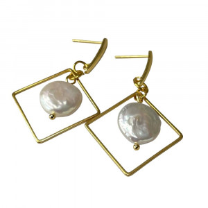 Złocone kolczyki z perłą w geometrycznej oprawie c1328