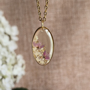 Złota zawieszka jajowata kwiaty w żywicy róż