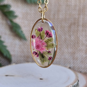 Złota zawieszka jajowata kwiaty w żywicy róż jajowata