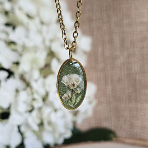 Złota zawieszka jajowata zielona brokatowa gipsówka