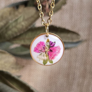 Złota zawieszka złoty suszonych kwiatów medalion