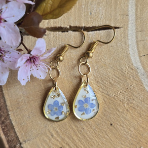 Złote kolczyki z kwiatami niezapominajkami łezki