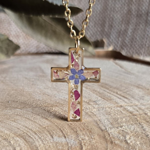 Złoty krzyż krzyżyk niezapominajka róża z różą kwiatami