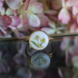 Złoty pierścionek biały kwiat suszony prawdziwy
