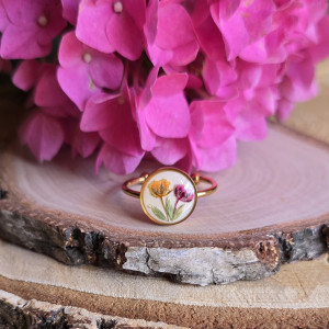 Złoty pierścionek bukiet kwiatowy
