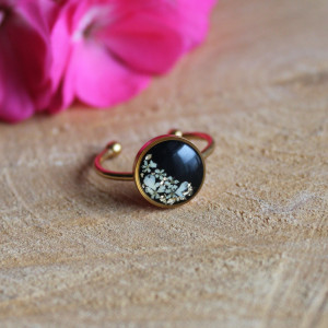 Złoty pierścionek czarny dzika marchew kwiaty