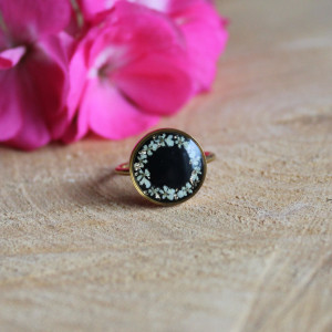 Złoty pierścionek czarny kocie oko czarne
