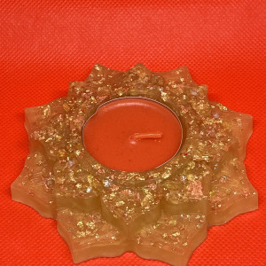 Złoty świecznik z żywicy epoksydowej