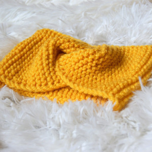 Żółta opaska turban zrobiona na drutach
