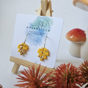 Żółte liście na kółku