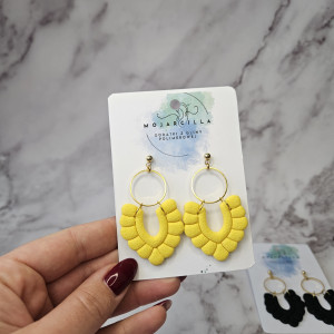 Żółte wiszące podkówkk