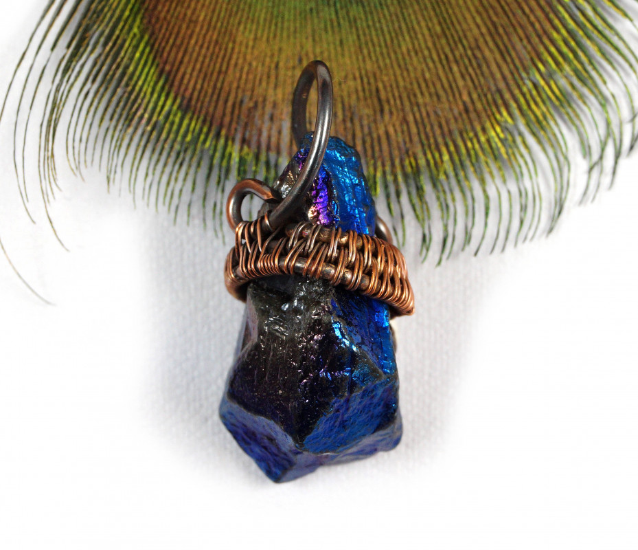 Amulet z kwarcem pokrytym tytanem miedziany_photo1