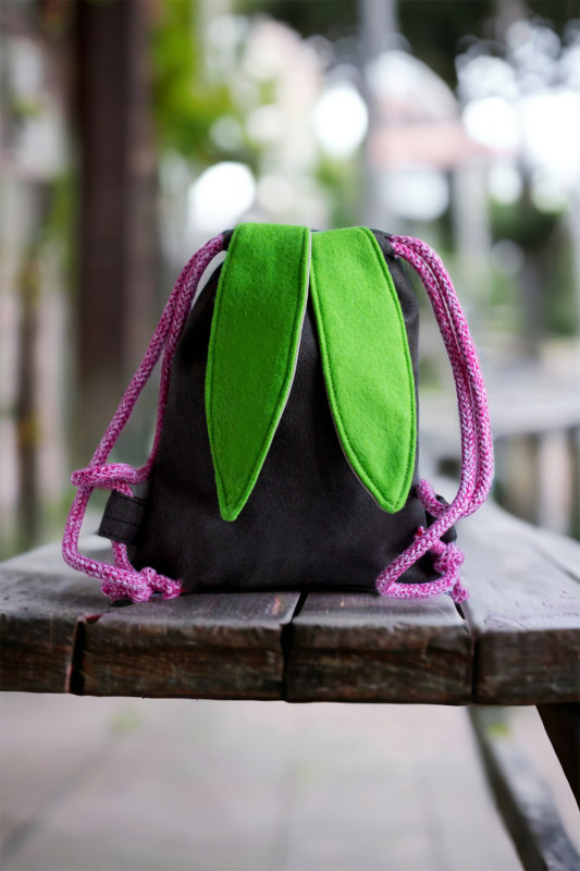 Brązowy mini plecak królik z zielonymi uszami_photo1