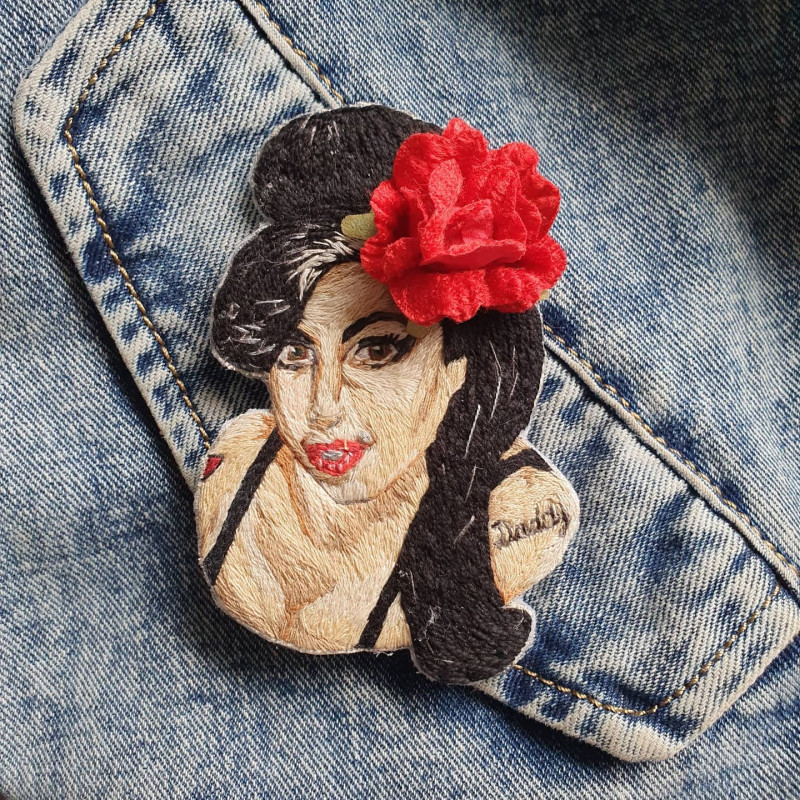 Broszka, przypinka haftowana Amy Winehouse_photo1