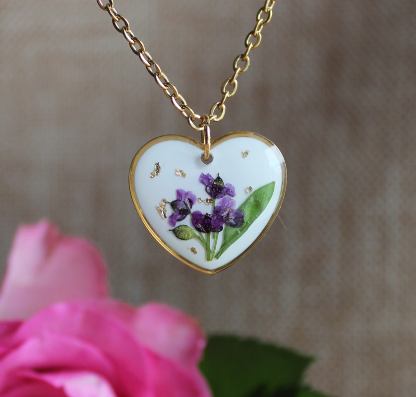 Bukiet kwiatowy fioletowy w sercu serduszko złote_photo1