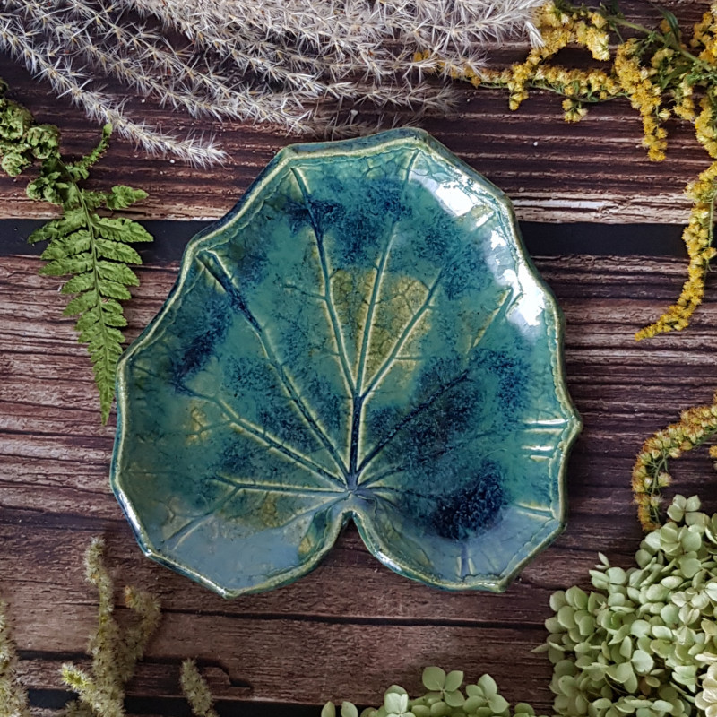Ceramiczny liść w malarskiej zieleni_photo1