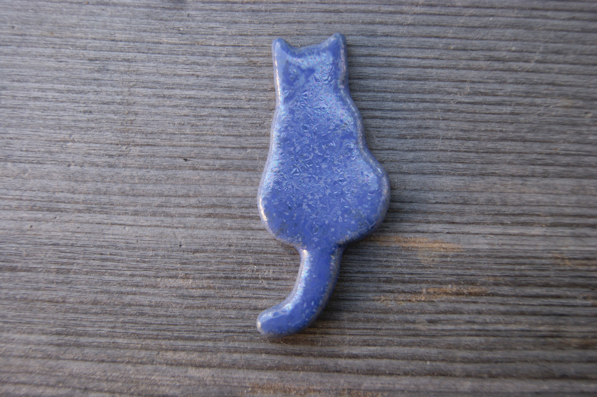 Ceramiczny magnes kot niebieski kryształ_photo1