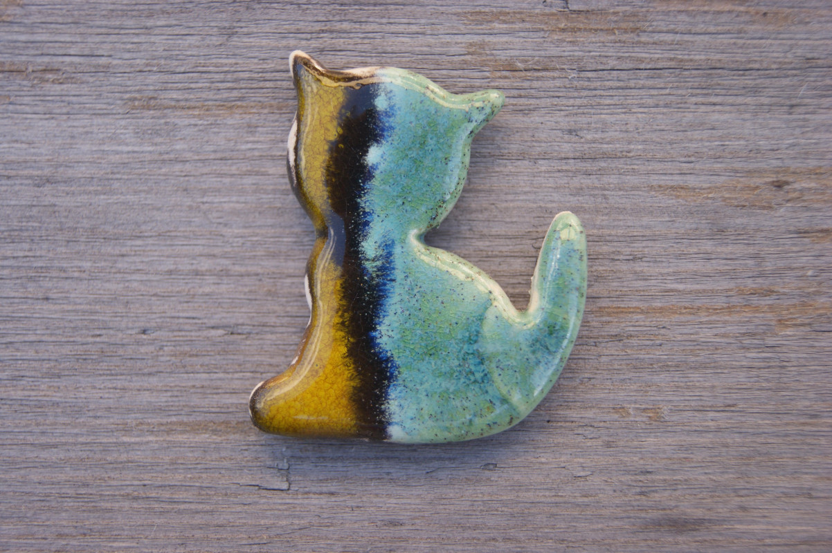 Ceramiczny magnes kot turkus z żółtym_photo1
