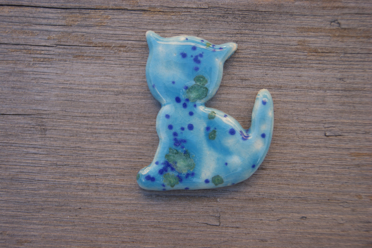 Ceramiczny magnes kot turkusowy w kolorowe łaty_photo1