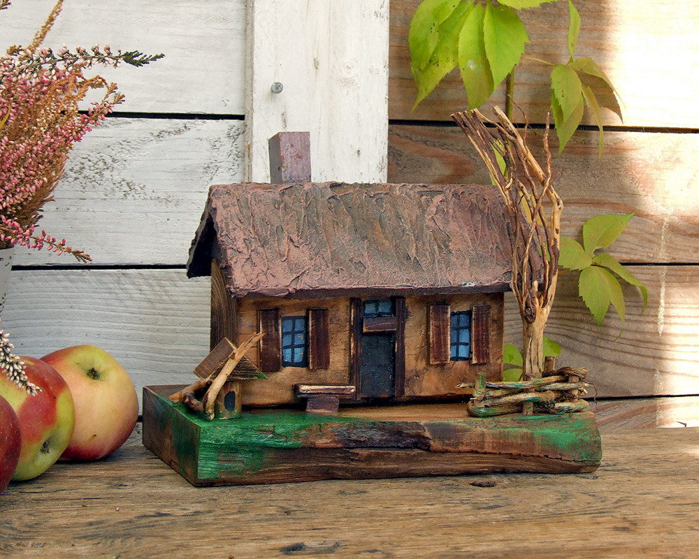 Chałupa - drewniany, malowany domek, dekoracja do domu_photo1