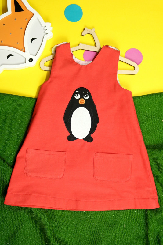 Czerwona sukienka dwustronna z pingwinem (98 cm)_photo1