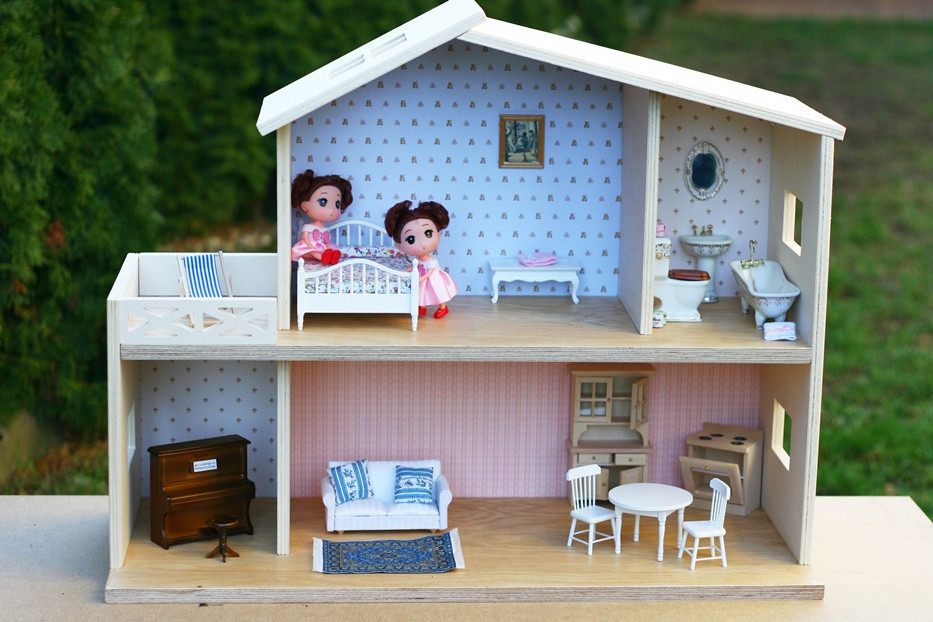 Domek drewniany dla lalek z ceramiczną łazienką_photo1