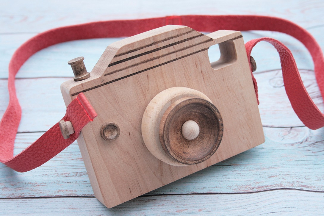 Drewniany aparat dla dzieci ze skórzanym paskiem_photo1
