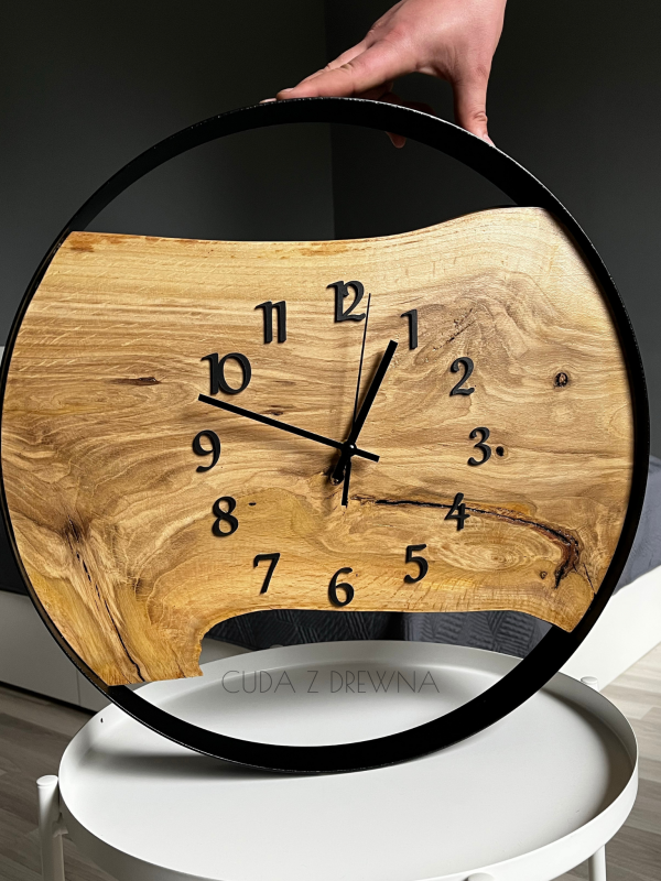 Drewniany zegar w czarnej obręczy, personalizowany_photo1