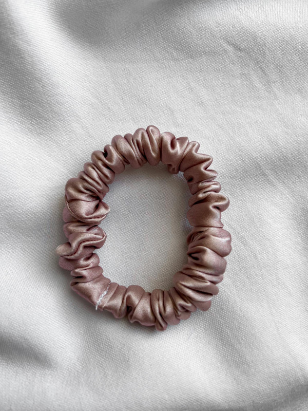 Gumka scrunchie slim 100% jedwab brudny  róż_photo1