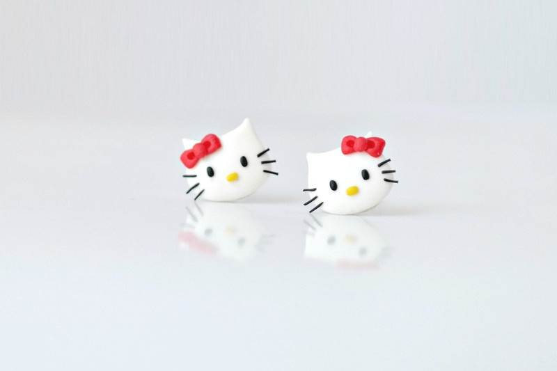 Hello Kitty - maleńkie kolczyki wkrętki_photo1