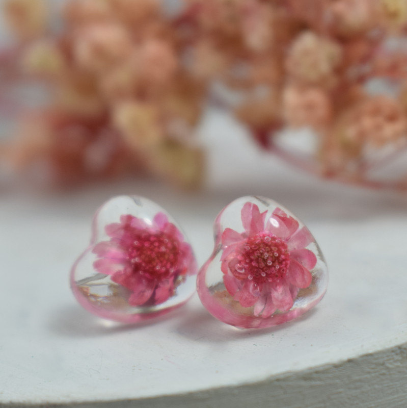 Kolczyki serca z kwiatuszkami w żywicy (różowe)_photo1