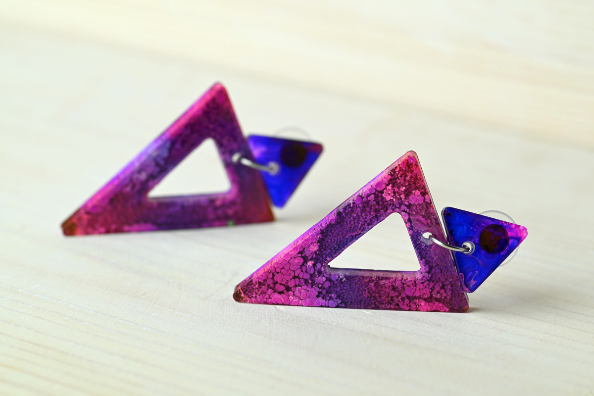 Kolczyki z żywicy handmade trójkąt K25_photo1