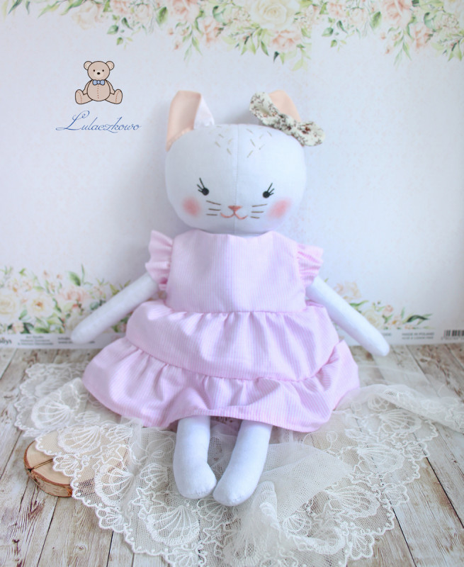 Kotek Tilda biały w różowej sukieneczce GOTOWY_photo1