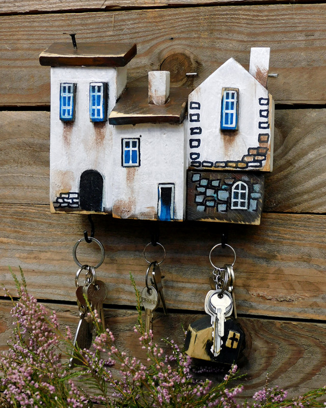 Mały wieszaczek na klucze, 3 białe domki_photo1
