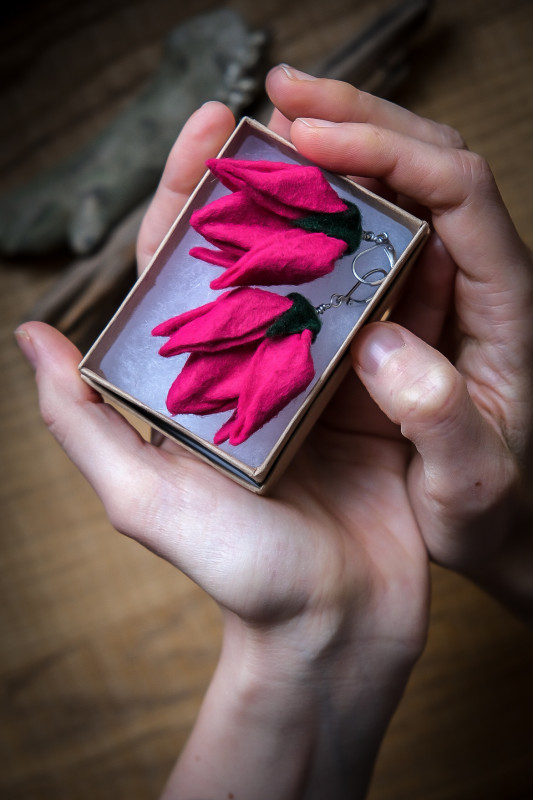 Różowe kolczyki do uszu Tulipany dla kobiety._photo1