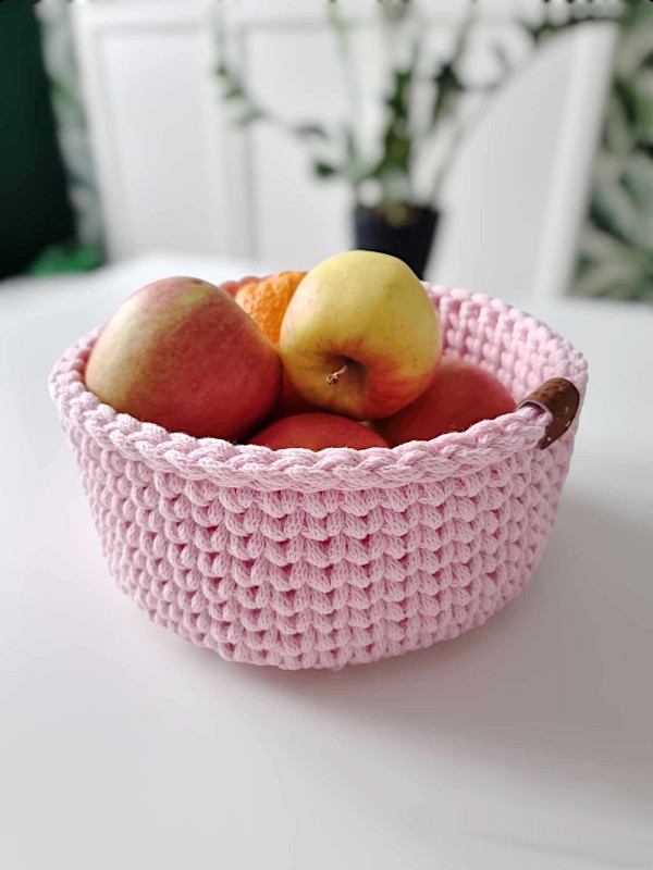 Różowy koszyk ze sznurka bawełnianego na szydełku KS024_photo1
