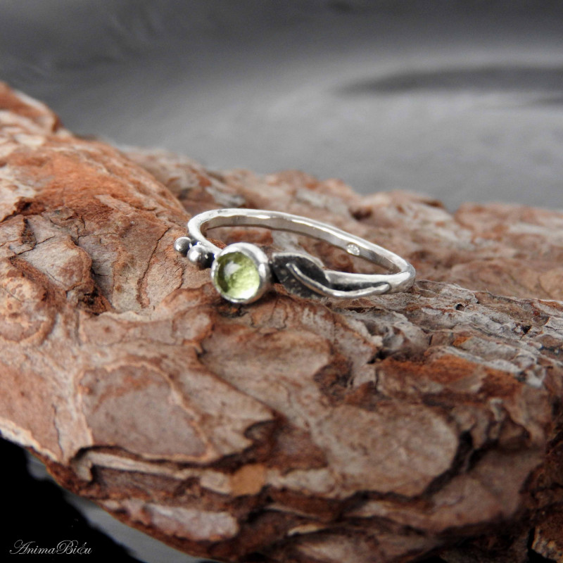 Specjalne -pierścionek srebrny z oliwinem roz.14_photo1