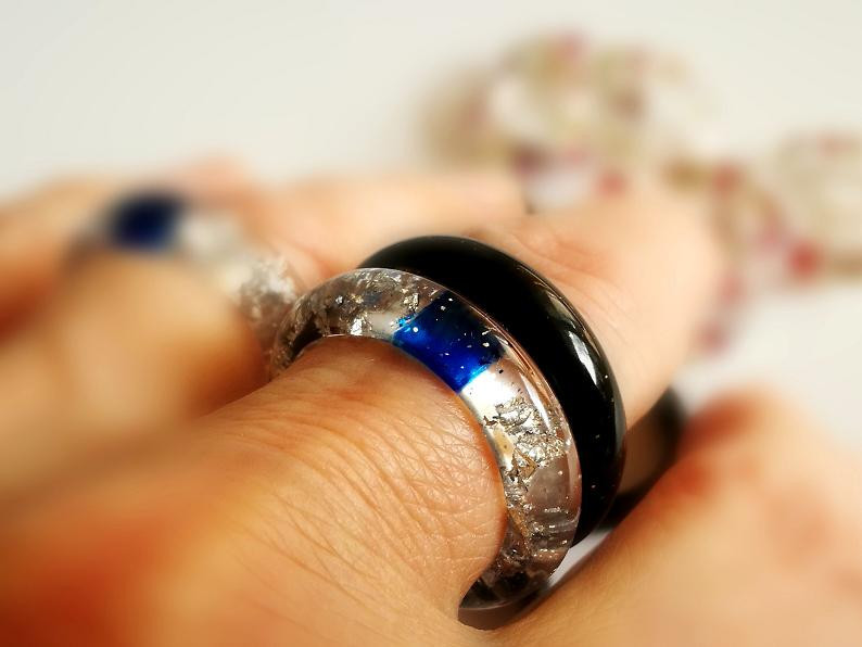 Srebrne płatki pierścionek z żywicy_photo1