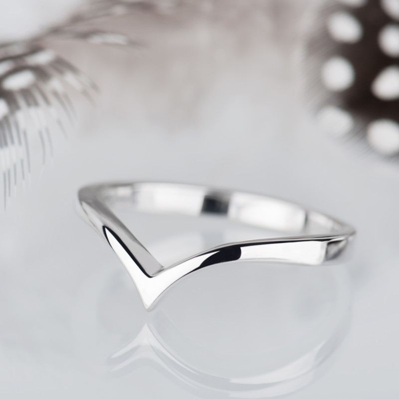 Srebrny pierścionek w kształcie litery V_photo1