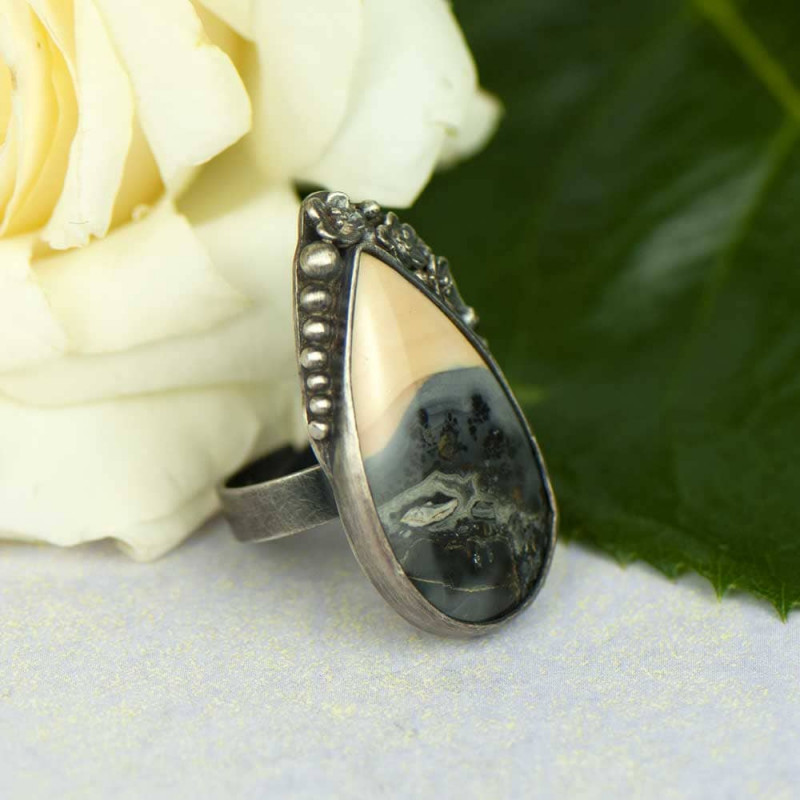 Srebrny pierścionek z dwukolorowym jaspisem a974_photo1