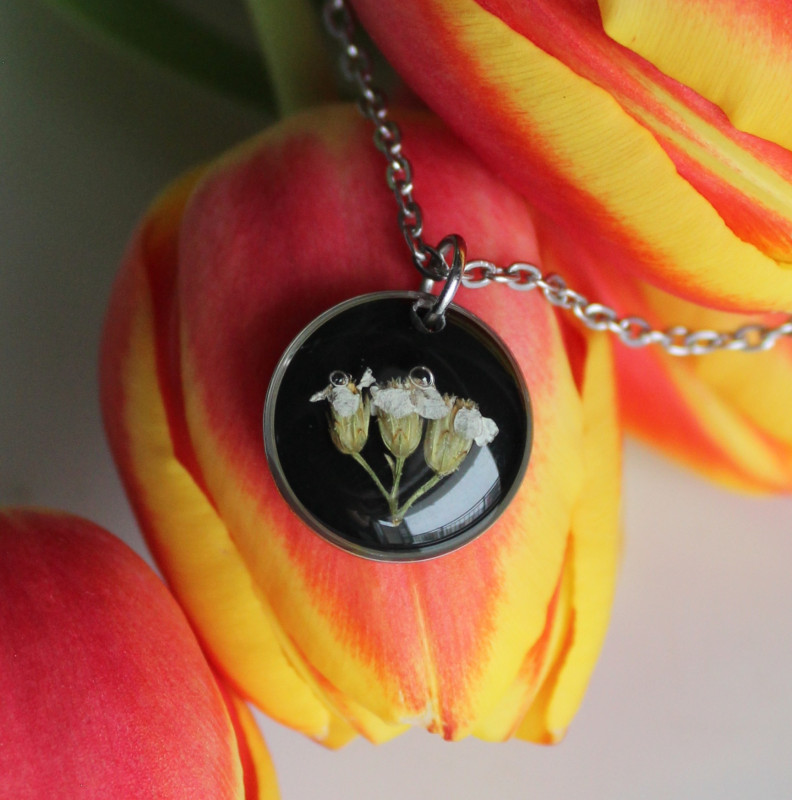 Srebrny wisiorek czarna biżuteria z kwiatami_photo1