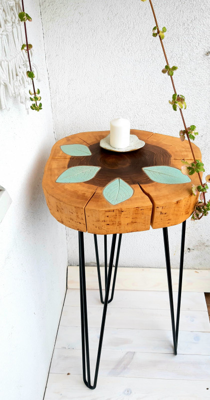 Stolik drewniany z ceramiką mint_photo1