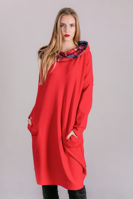 Sukienka z kominem oversize czerwona z wzorem_photo1