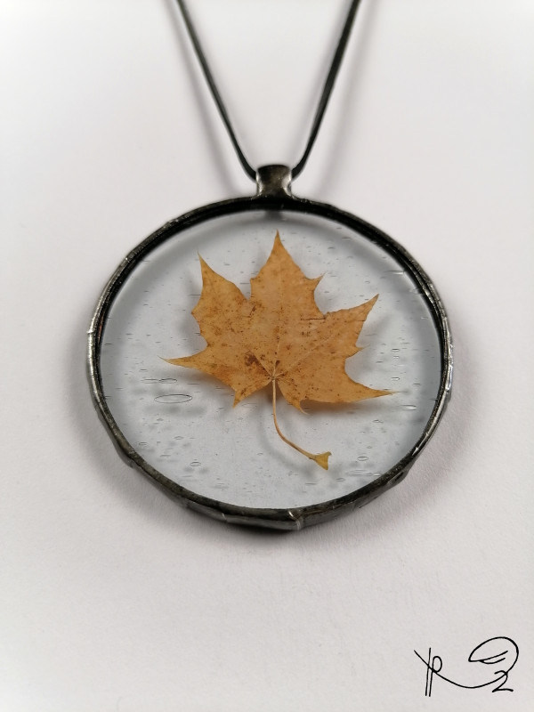 Szklany medalion z liściem klonu (bezbarwny) #2_photo1