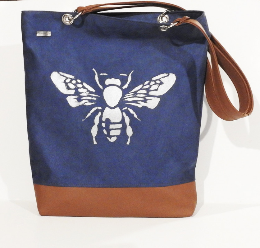 Torba na ramię kobaltowa malowana torba z pszczołą_photo1