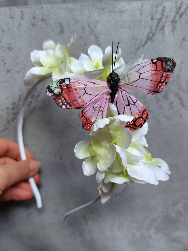 Wianek na opasce z motylem, białe kwiaty_photo1
